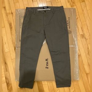 Gray chinos (34x27)